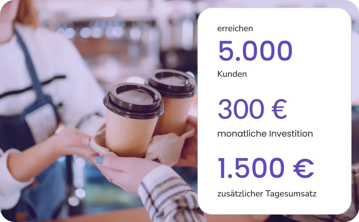 Ein Café-Kunde kauft seinen Kaffee in einem Geschäft, das TopMessage für exzellente Ergebnisse nutzt.